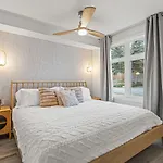 W116 New! Central Canmore- Whimsical Mountain Retreat