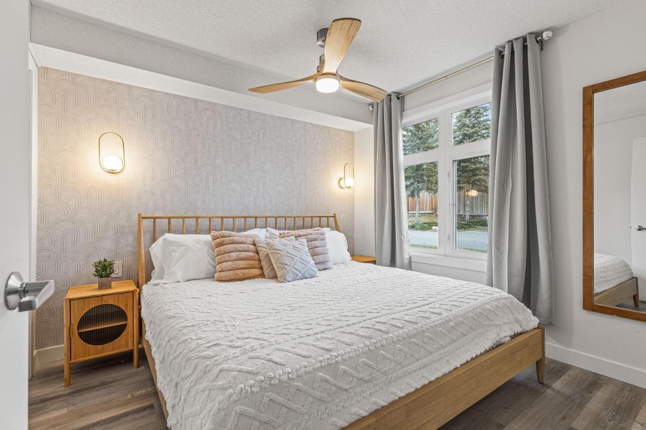 W116 New! Canmore- Whimsical Mountain Retreat