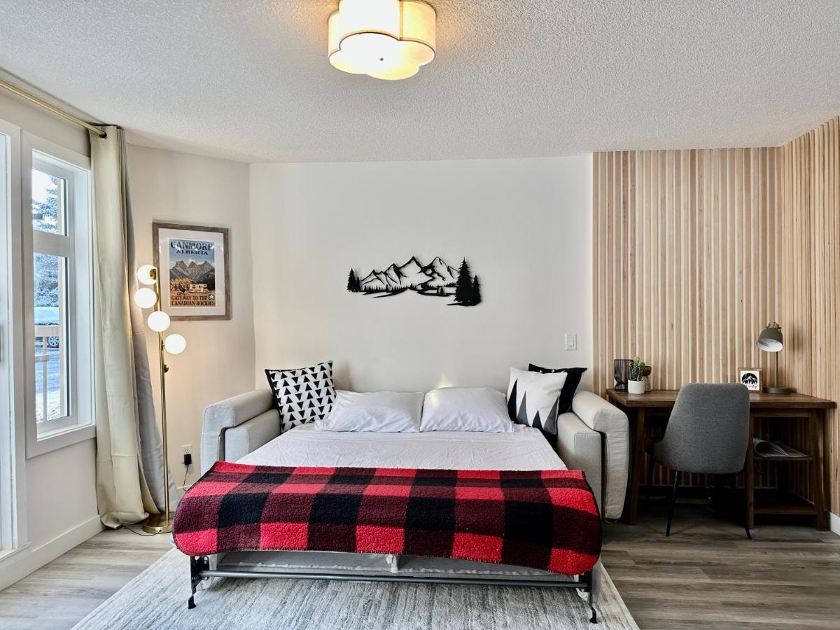 W116 New! Canmore- Whimsical Mountain Retreat Apartment *